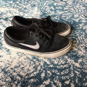 Black Nike Stefan Janoski’s